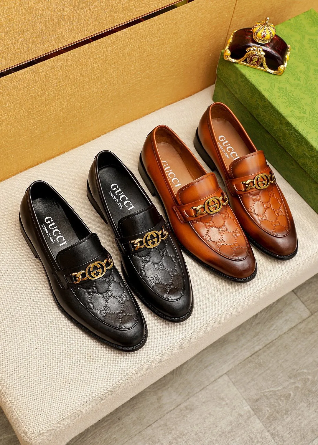 Men's shoes 💰400 💐 Product trademark: GUCCI "Gucci" casual leather shoes Regular size: 39-44 (38.45.46🉑️Customized) Product materials: Selected imported first-layer calfskin embossed upper + original hardware buckle, imported 🐑 sheepskin lining. Strong three-dimensional visual effect, combined outsole Color: 2⃣️colors available
